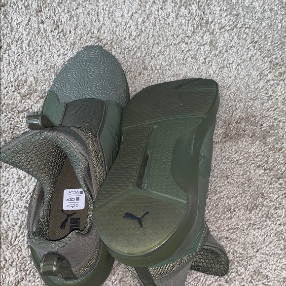 Puma - Picture 5 of 5